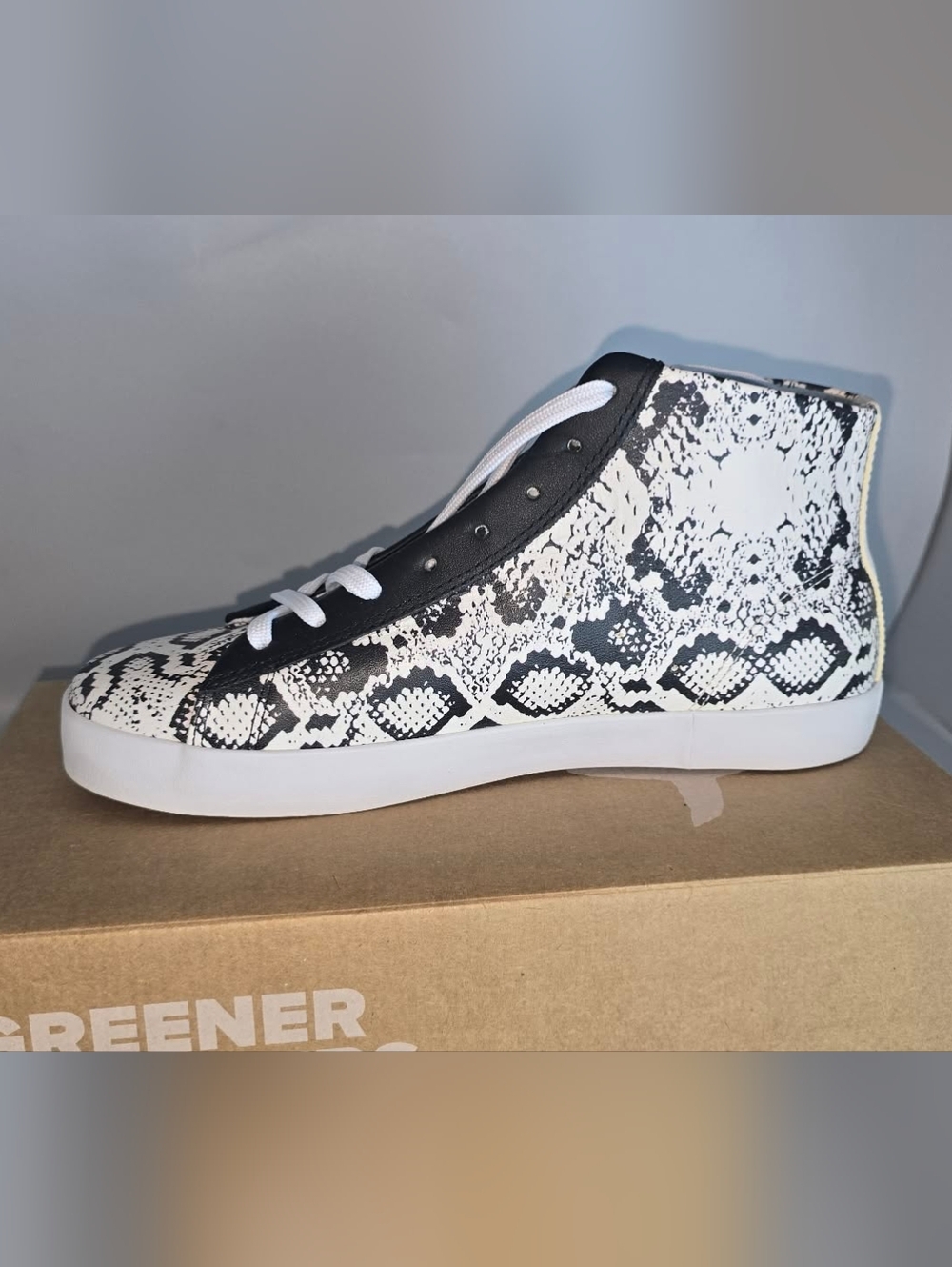OTBT HOLOGRAM High Top Sneakers - Black - US 7 - Picture 8 of 9
